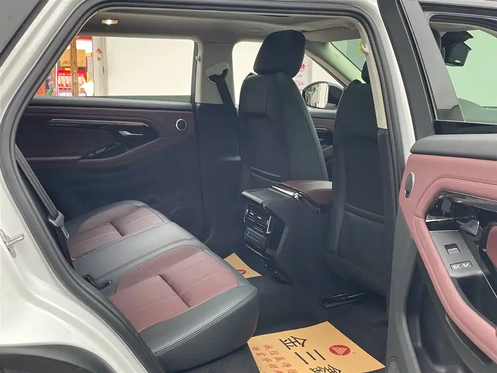 Land Rover Range Rover Evoque 2023 Range Rover Evoque L 249PS Luxury Edition фото 12