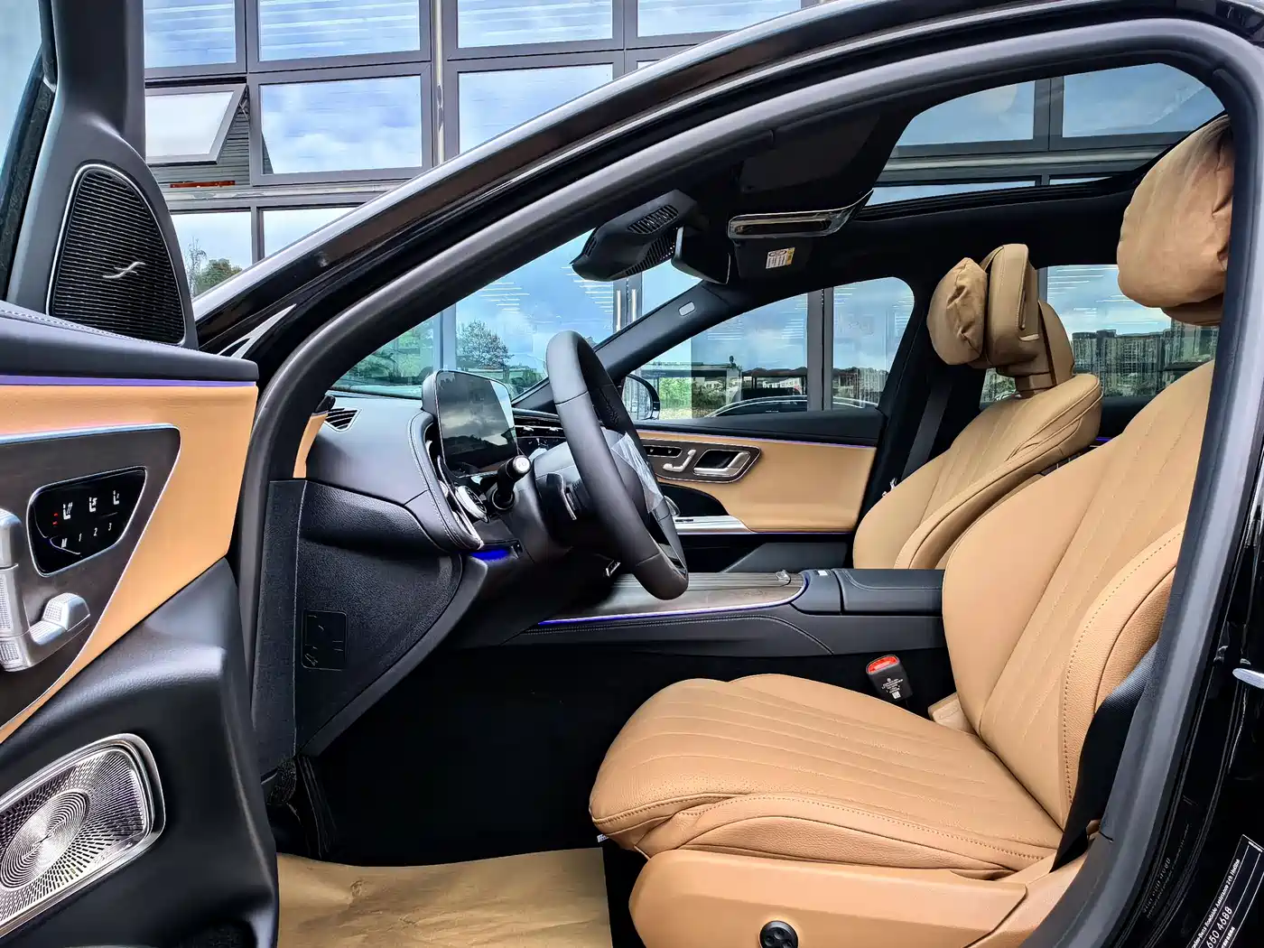 Mercedes-Benz E-Class 2026 E 300 L Luxury фото 4