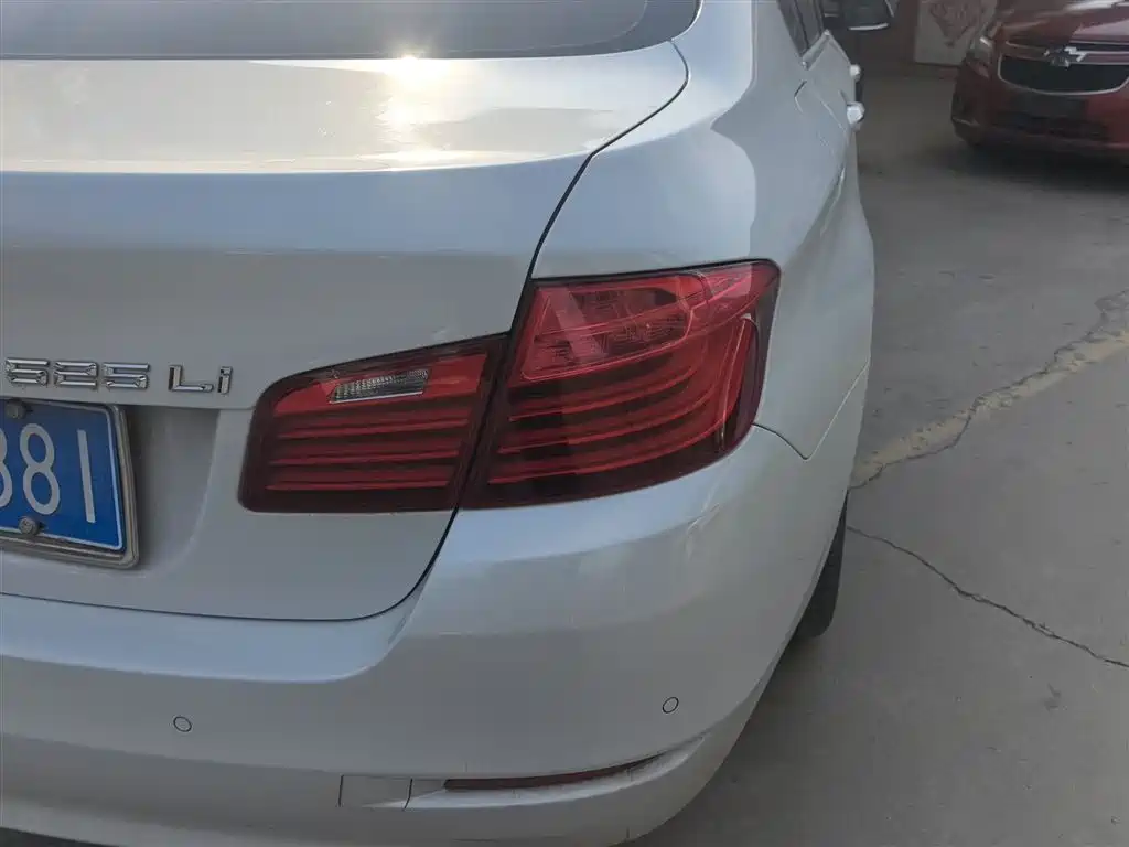 BMW 5 Series 2017 525Li Leading Edition фото 24