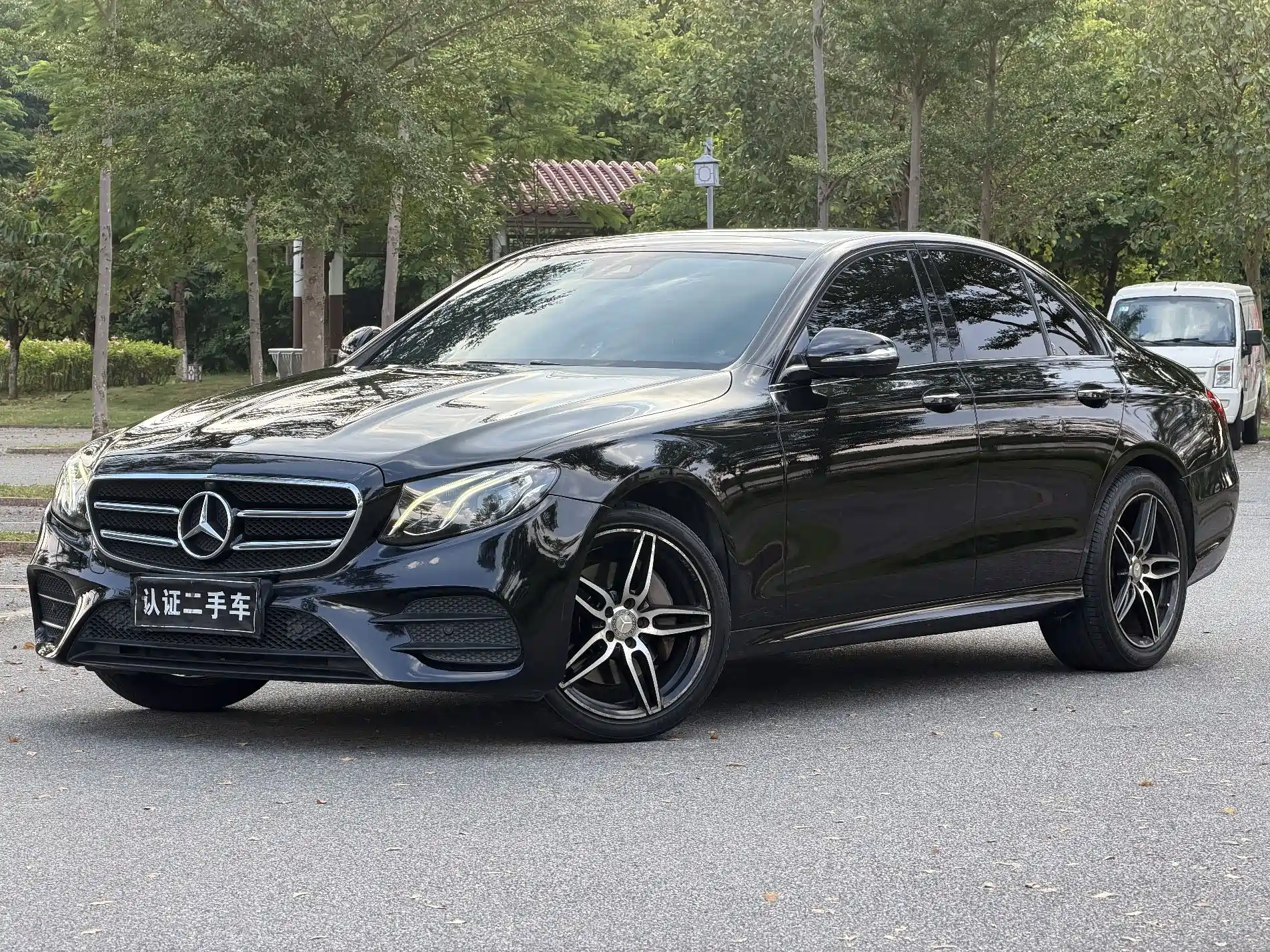 صورة 1 - Mercedes-Benz E-Class