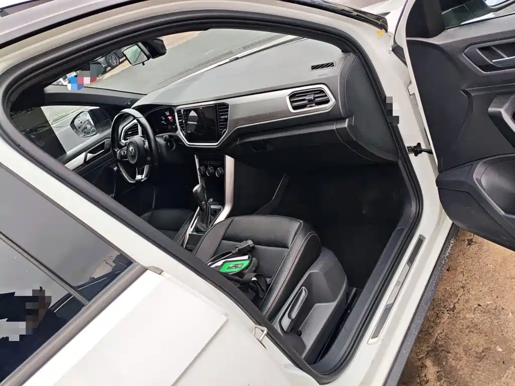 VOLKSWAGEN T-ROC EXPLORING SONGS