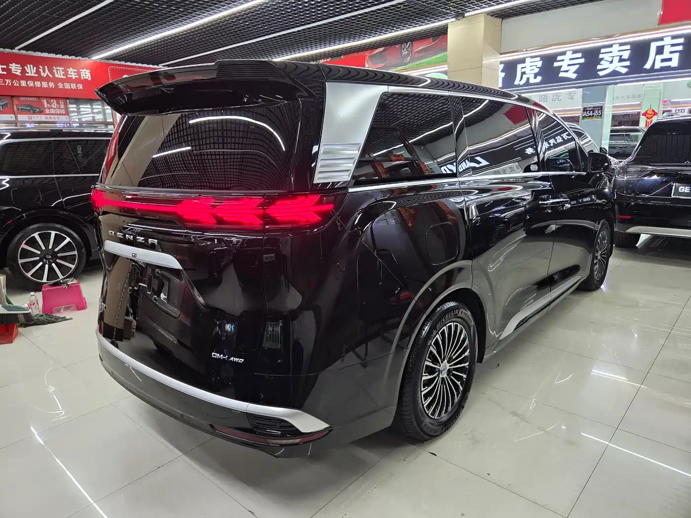 Denza D9 2026 2024 EV 600 AWD Premium