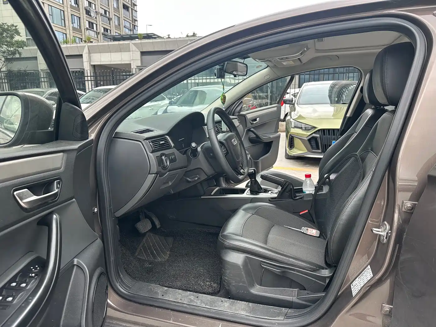 Qoros 3 2016 2016 Sedan 1.6L Automatic Zhiyue