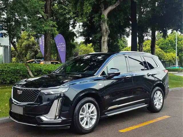 CADILLAC XT6