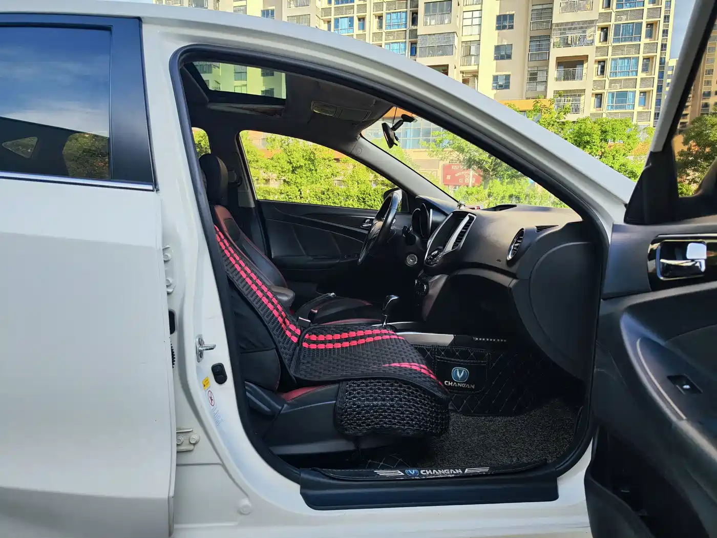 Фото 9 - Changan Eado XT