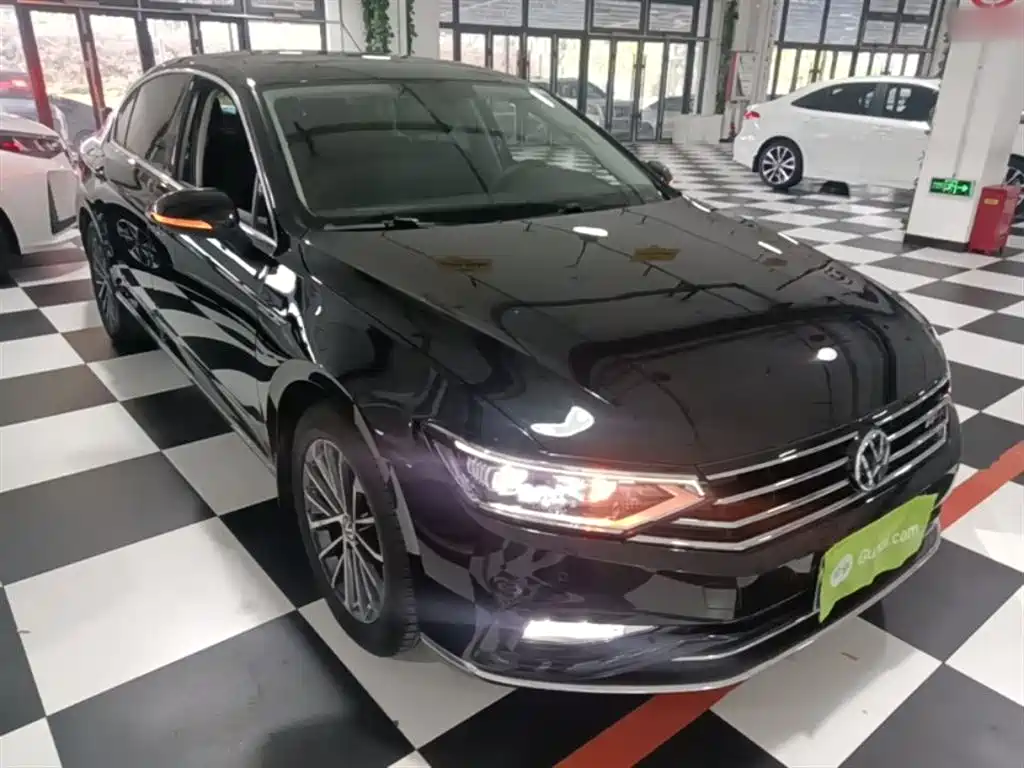 Volkswagen Magotan 2020 330TSI DSG Luxury фото 4