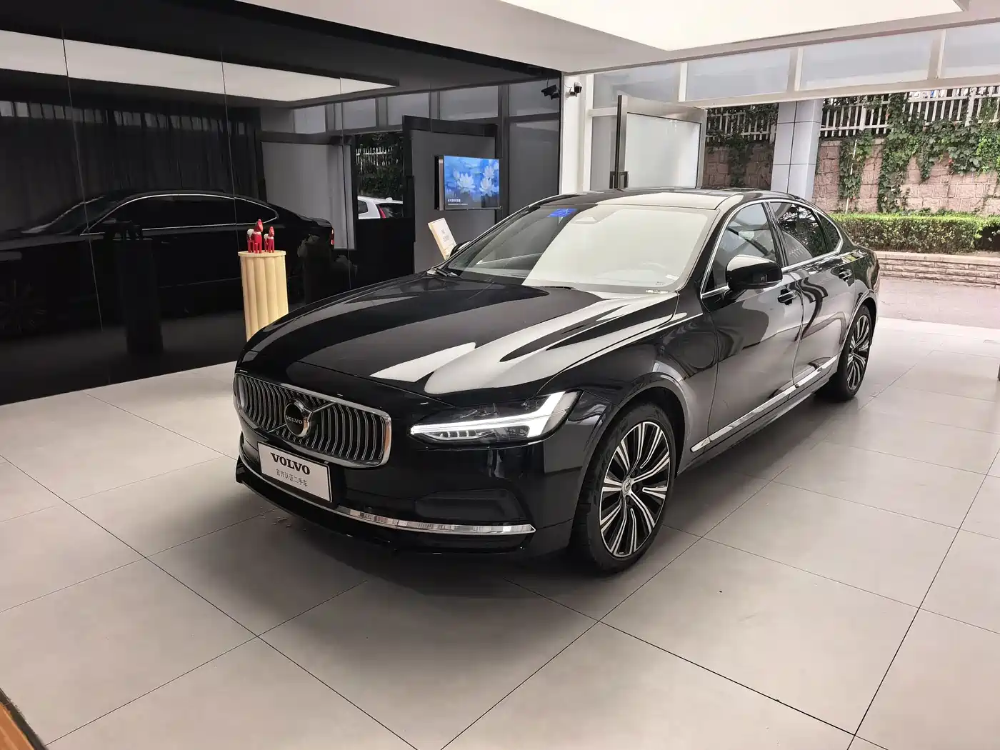2025 Volvo S90
