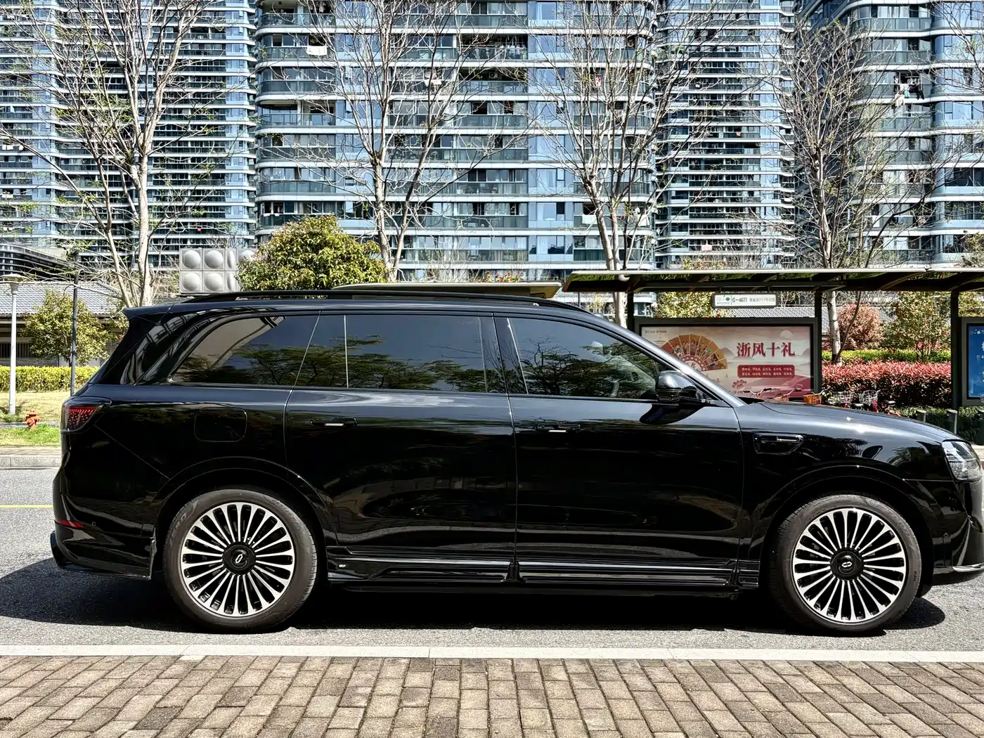 AITO Wenjie AITO M9 2025 Extended Range Ultra 52kWh 6-Seater фото 7