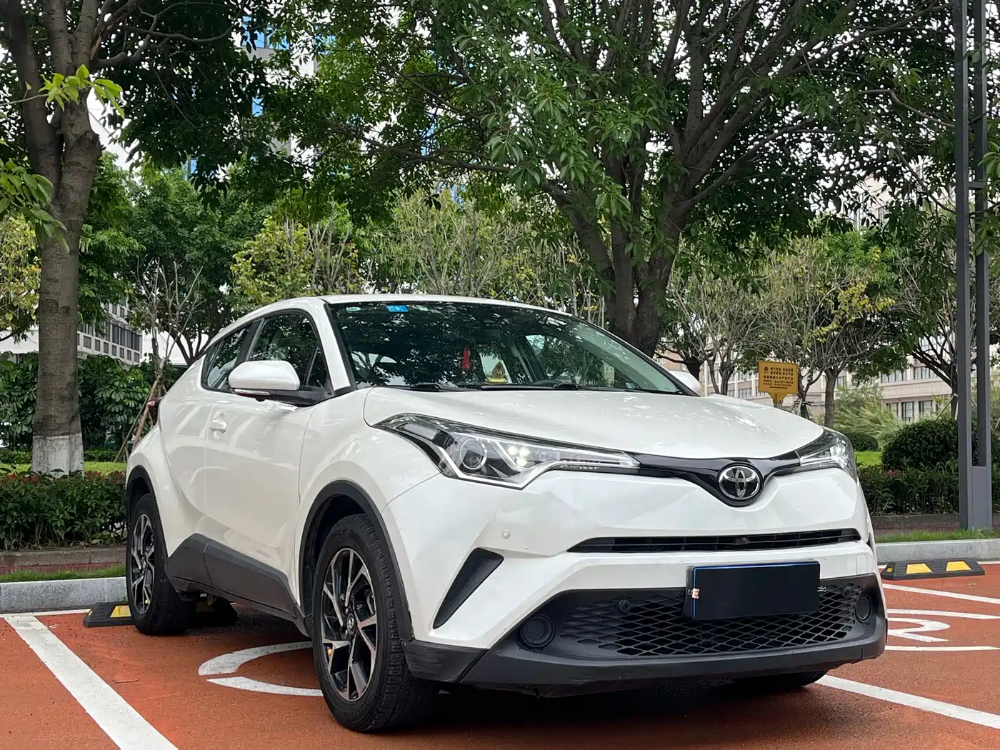 Toyota C-HR 2020 Model 2.0L Comfort фото 3