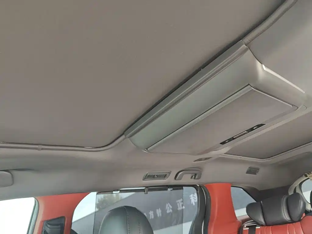 Photo 18 - Toyota Sienna
