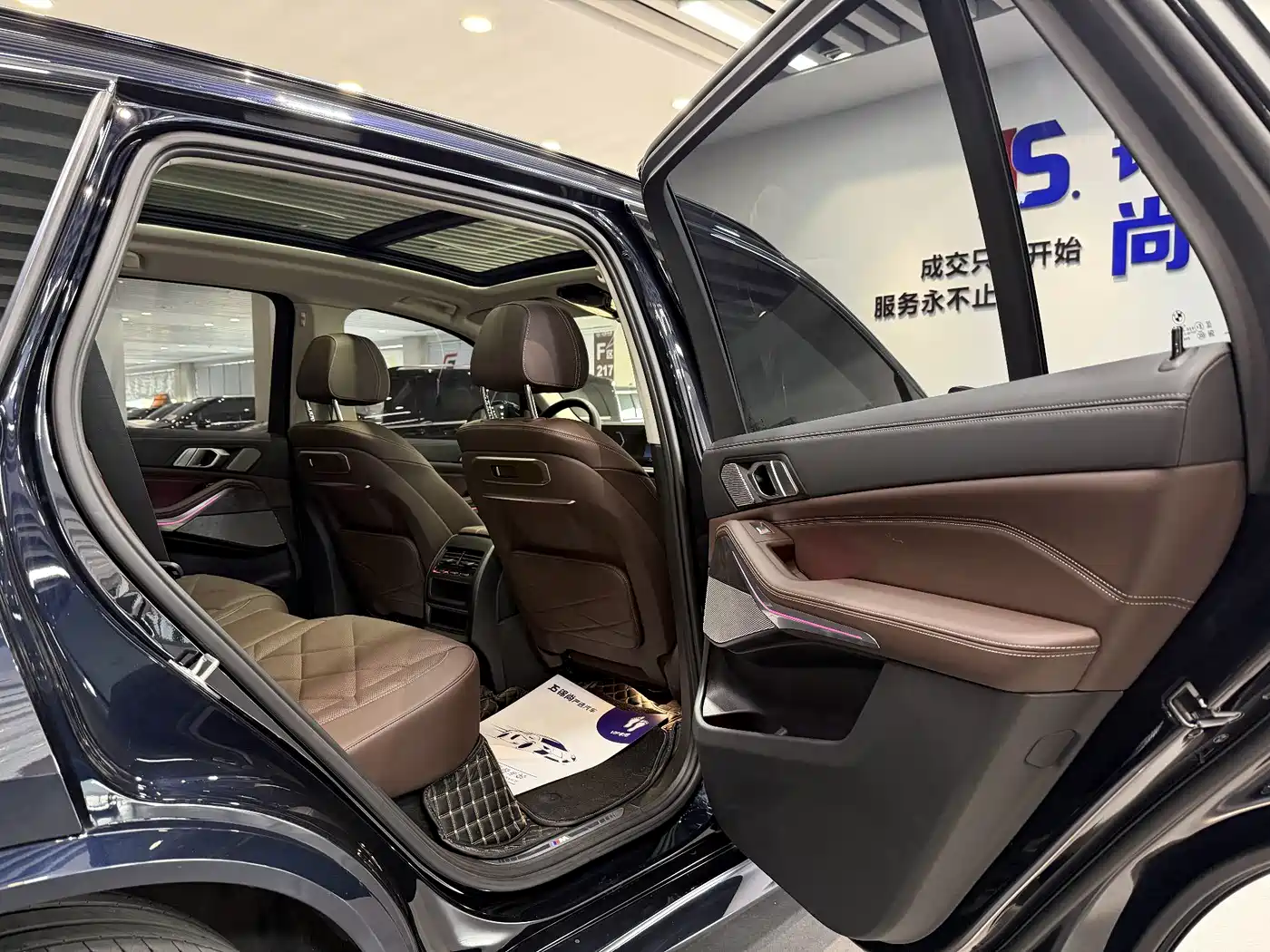 BMW X5 2023 xDrive 30Li Premium M Sport Black Night Package фото 12