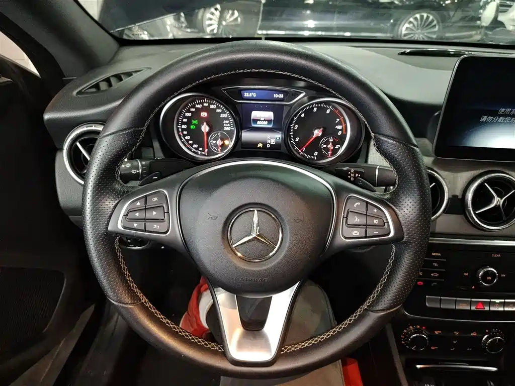 Mercedes-Benz CLA (Import) 2018 CLA 200 Fashion Edition фото 3