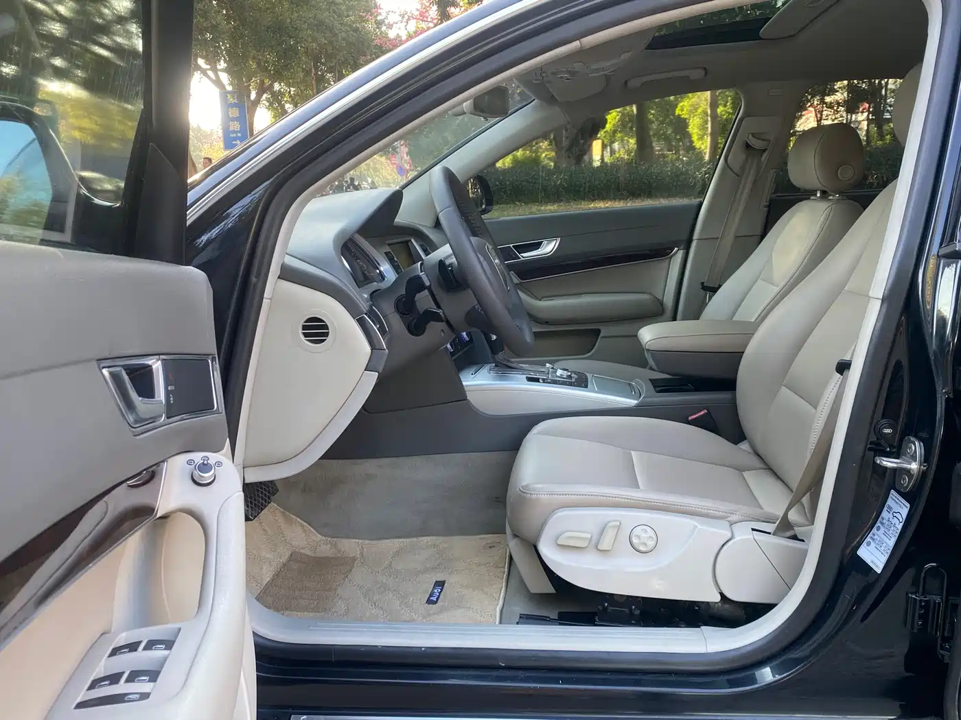 Audi A6L 2010 2.0 TFSI Automatic Standard фото 4