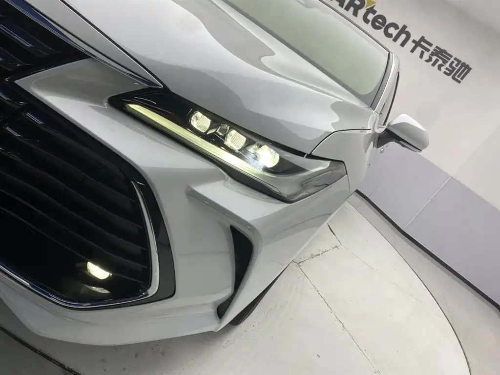 Toyota Avalon 2023 Hybrid 2.5L XLE Premium Edition фото 9