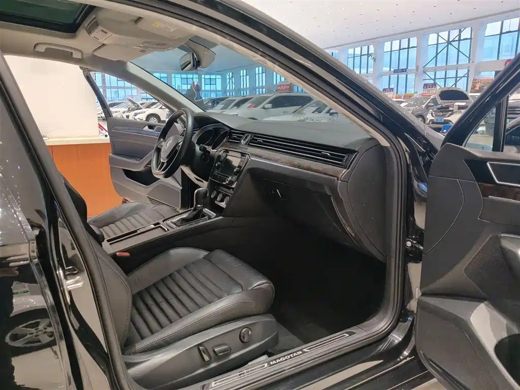 Volkswagen Magotan 2018 Facelift 330TSI DSG Luxury фото 12