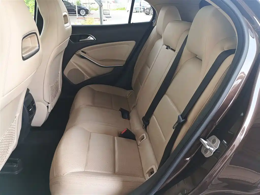 Mercedes-Benz GLA 2015 GLA 220 4MATIC Fashion Edition фото 17