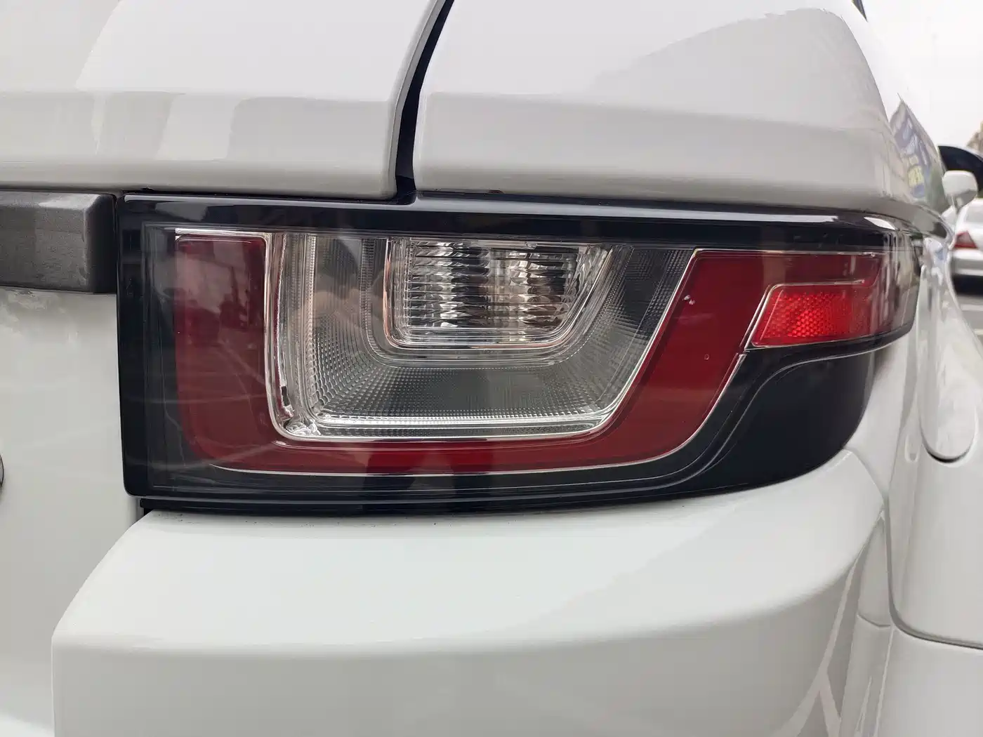 Land Rover Range Rover Evoque 2017 2.0T SE Smart Shine Edition фото 5