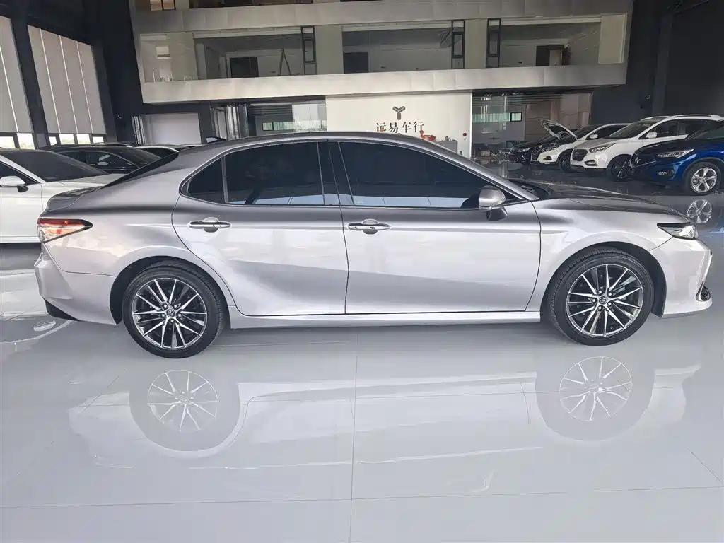 Toyota Camry 2021 2.5G Luxury Edition фото 9
