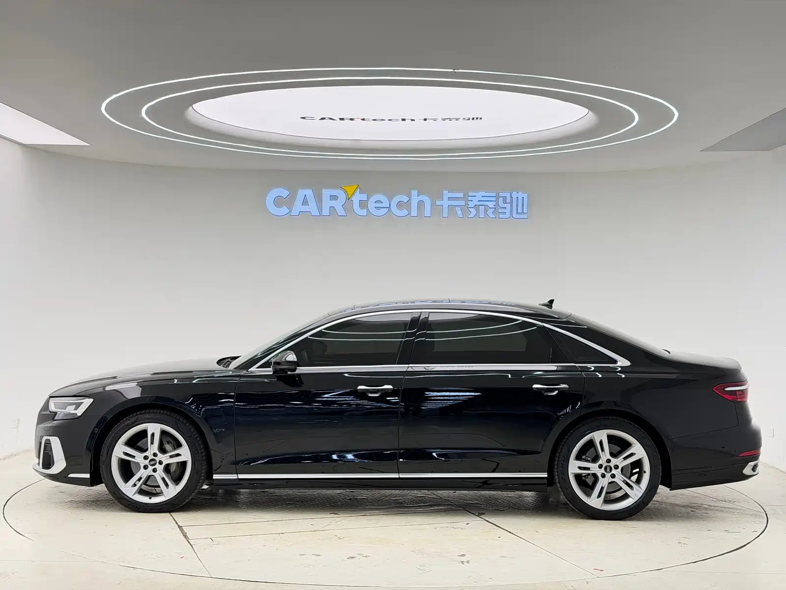 Photo 6 - Audi A8