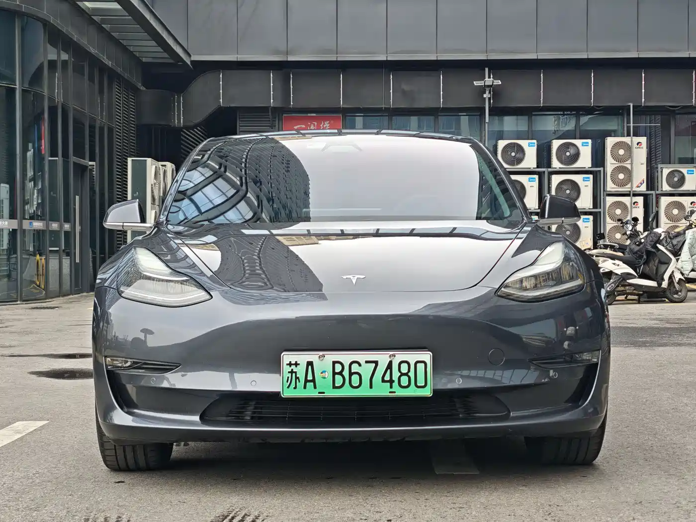 TESLA MODEL 3