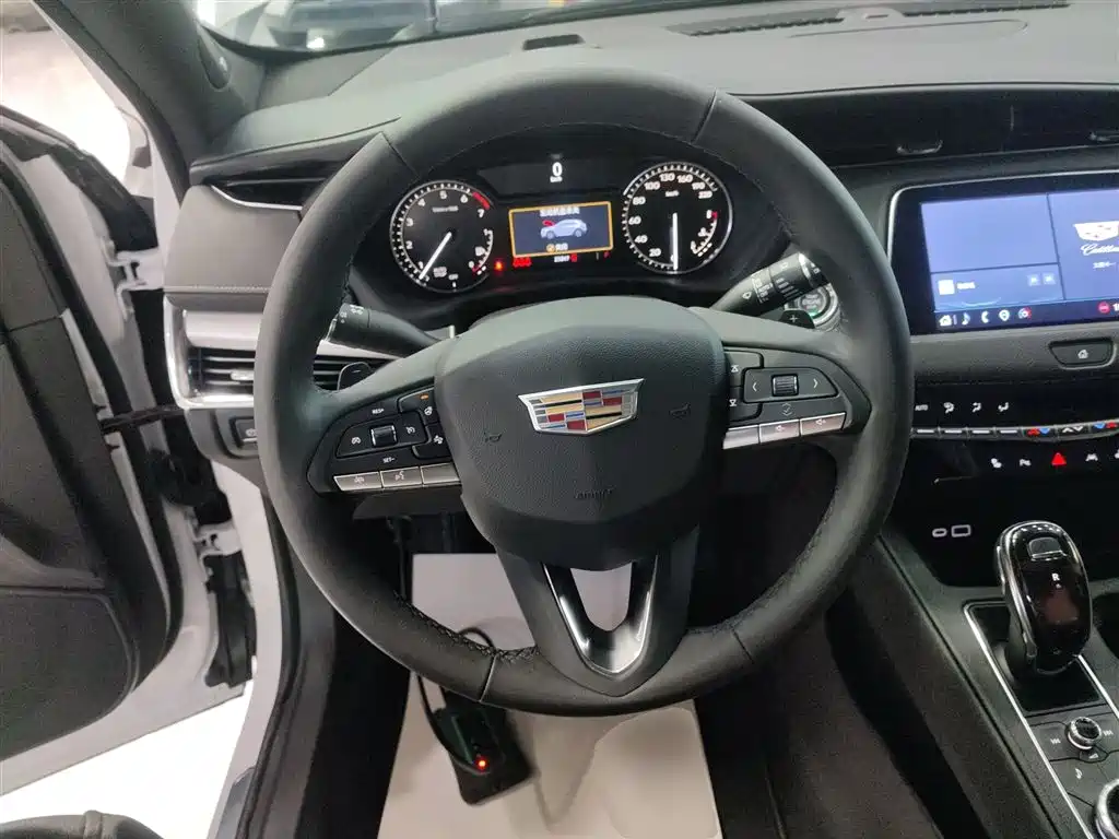 Cadillac XT4 2022 28T FWD Luxury фото 11