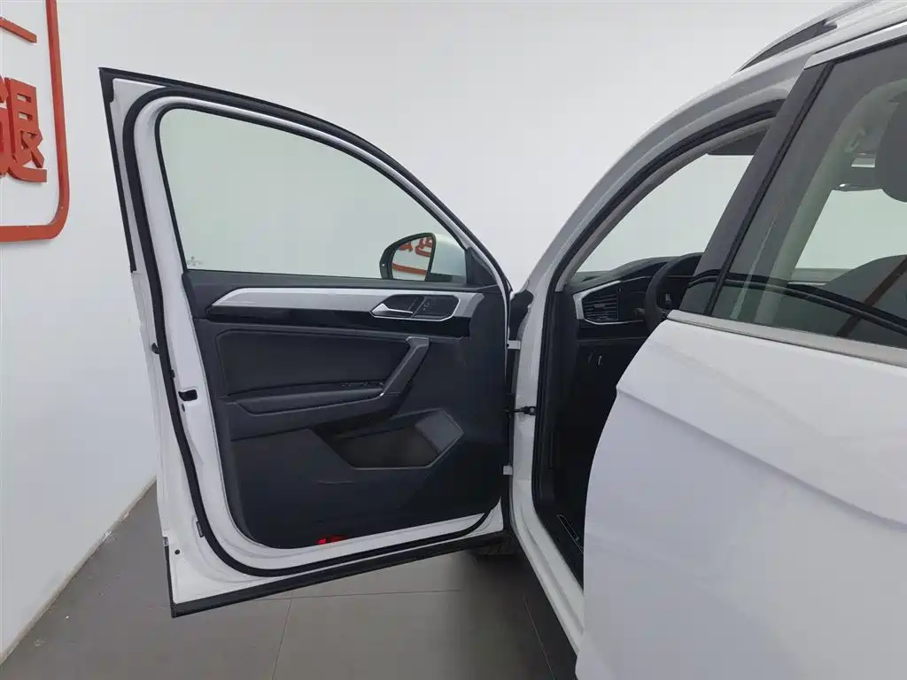 Volkswagen Tayron 2020 330TSI 2WD Luxury Smart Edition фото 8