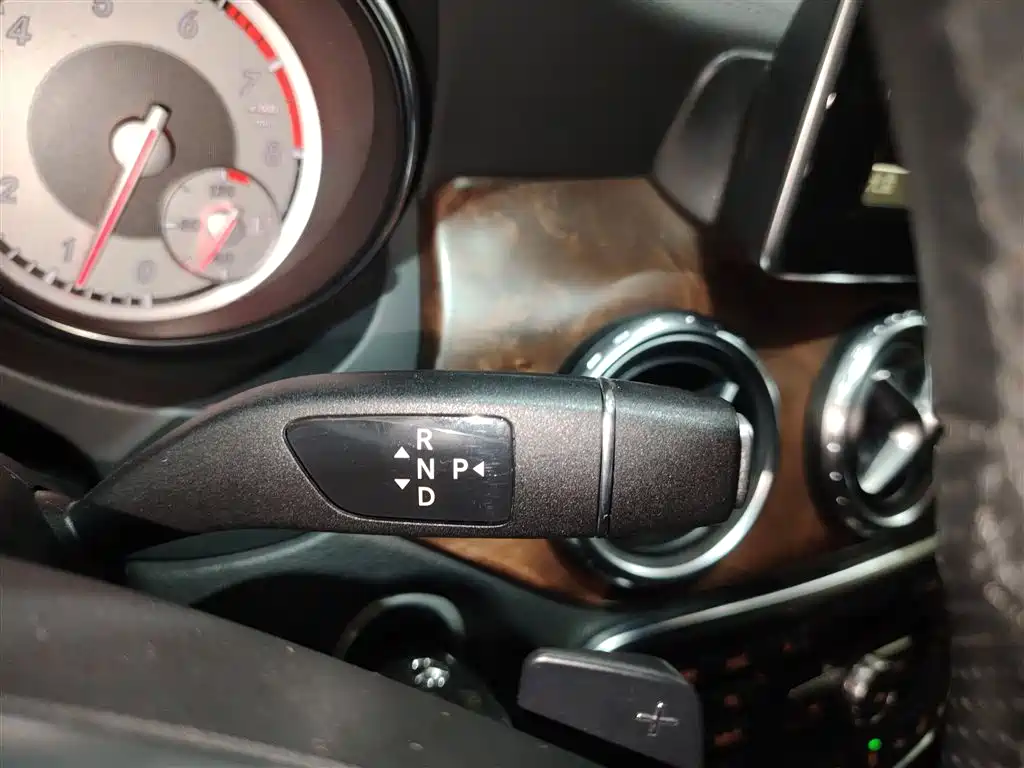 Mercedes-Benz GLA 2015 GLA 260 4MATIC Sport фото 10
