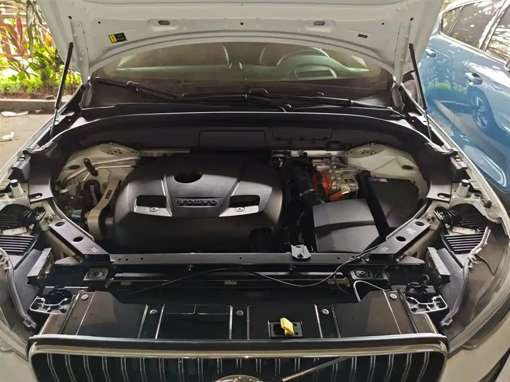 VOLVO XC60 PLUG-IN HYBRID