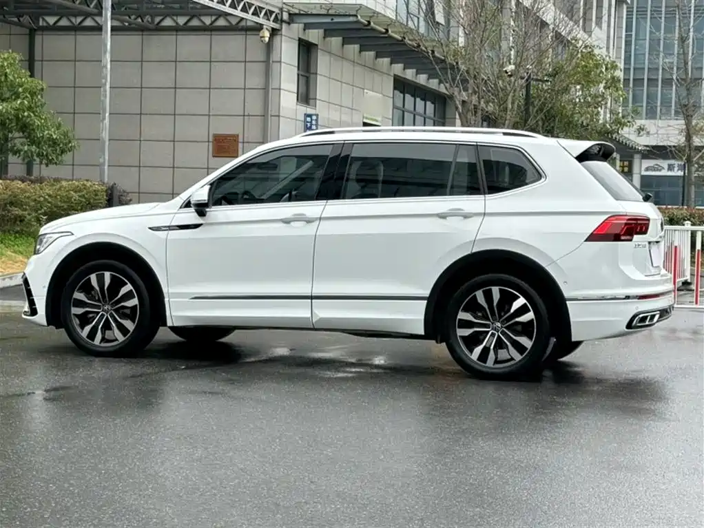 Volkswagen Tiguan L 2023 330TSI Auto 2WD R-Line Premium Edition фото 22