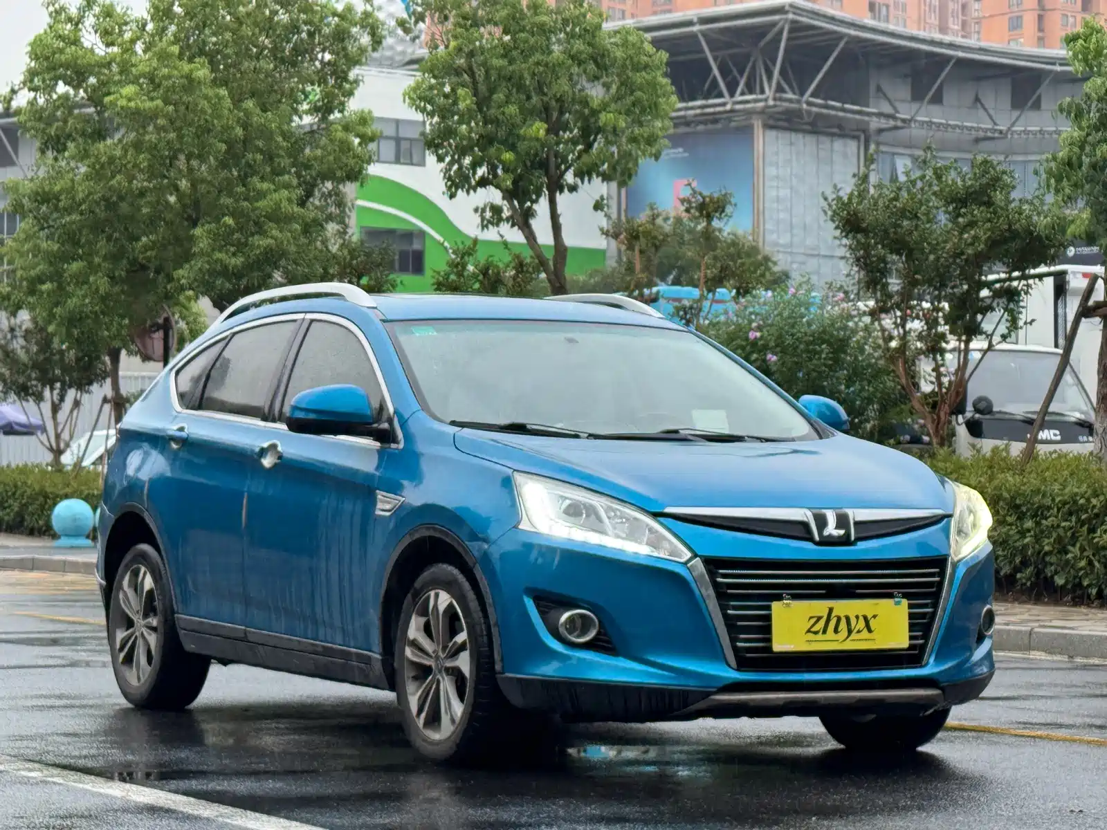Фото 3 - Luxgen U6 SUV