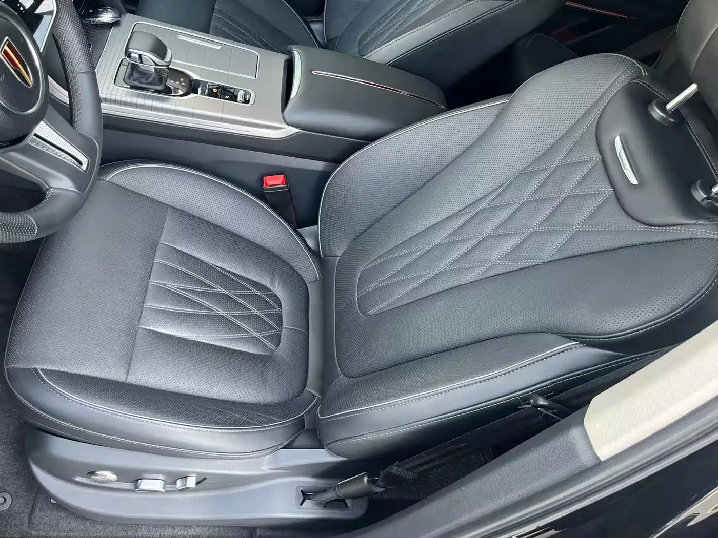 Hongqi HS7 PHEV 2024 2.0T PHEV 4WD Flagship Edition 6-seater фото 26