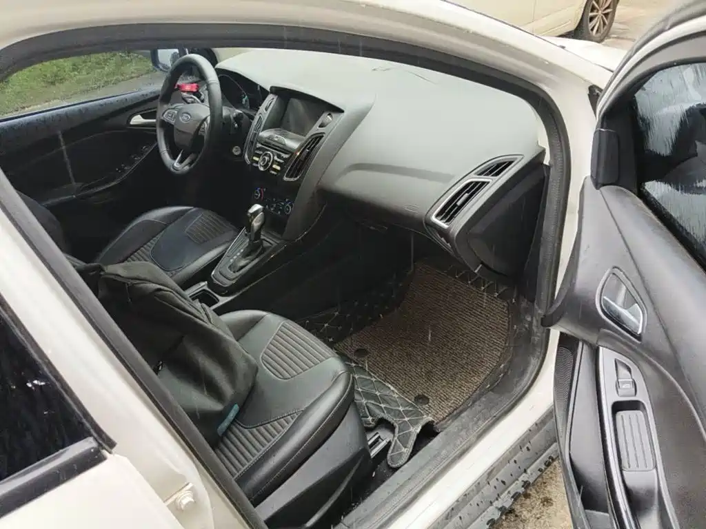 Photo 12 - Ford Focus