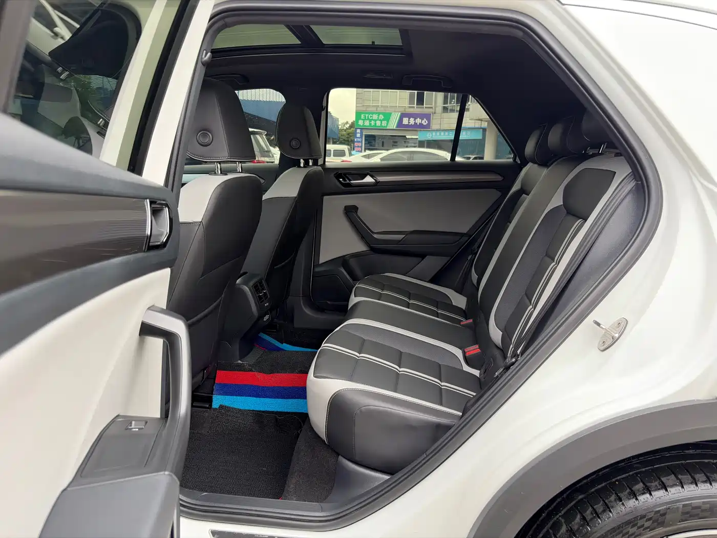 Volkswagen T-ROC 2025 300TSI DSG 2WD Dawn Edition фото 8