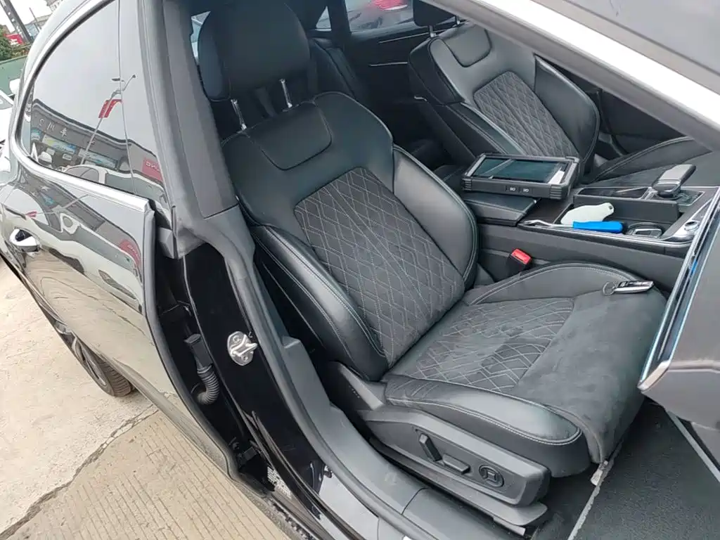 Audi A7L 2022 2022 55 TFSI quattro S-line Zhiyuan Crystal Package