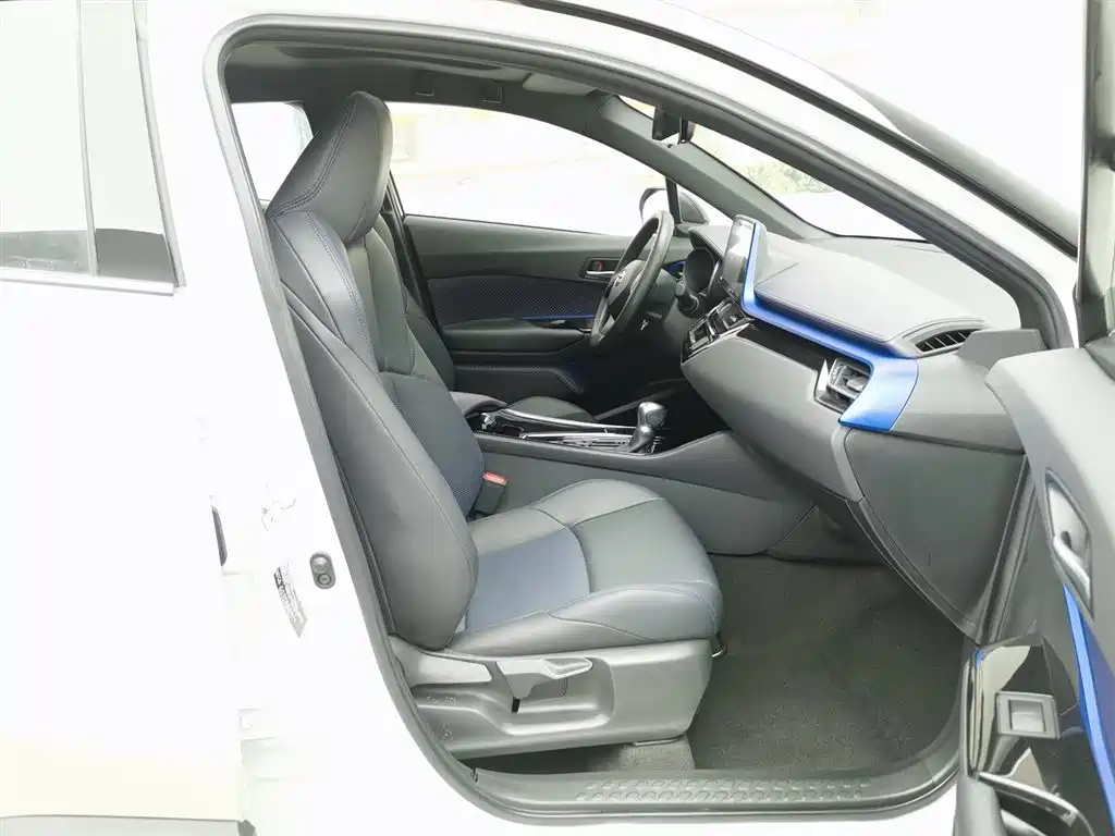 Toyota C-HR 2020 Model 2.0L Leading фото 23