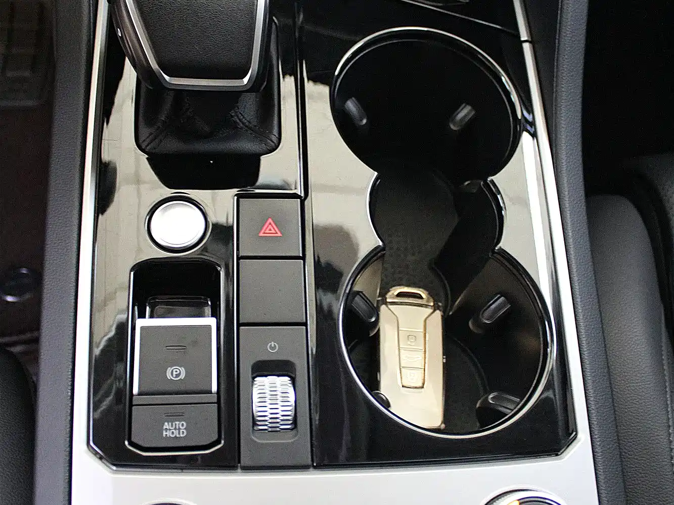 Volkswagen Touareg 2019 3.0TSI Sharp Edge Edition China VI фото 12
