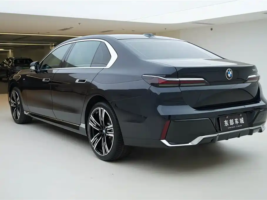 BMW 7 Series 2023 Model 740Li Leading M Sport Package фото 4