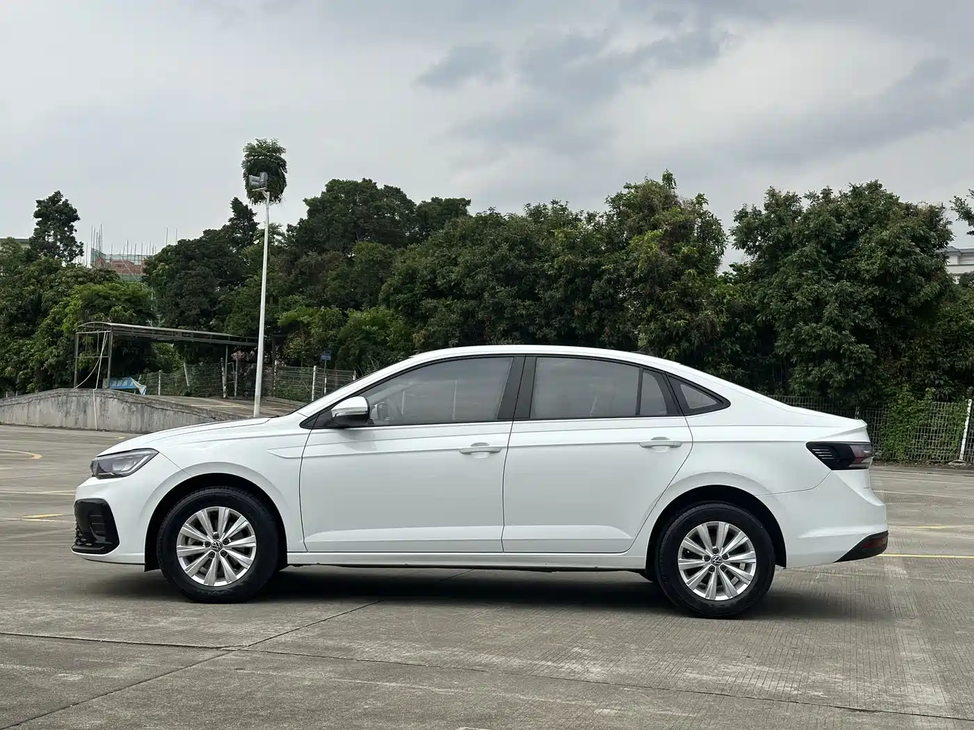 Volkswagen Lavida 2023 New Sharp 1.5L Auto Premium Edition фото 4