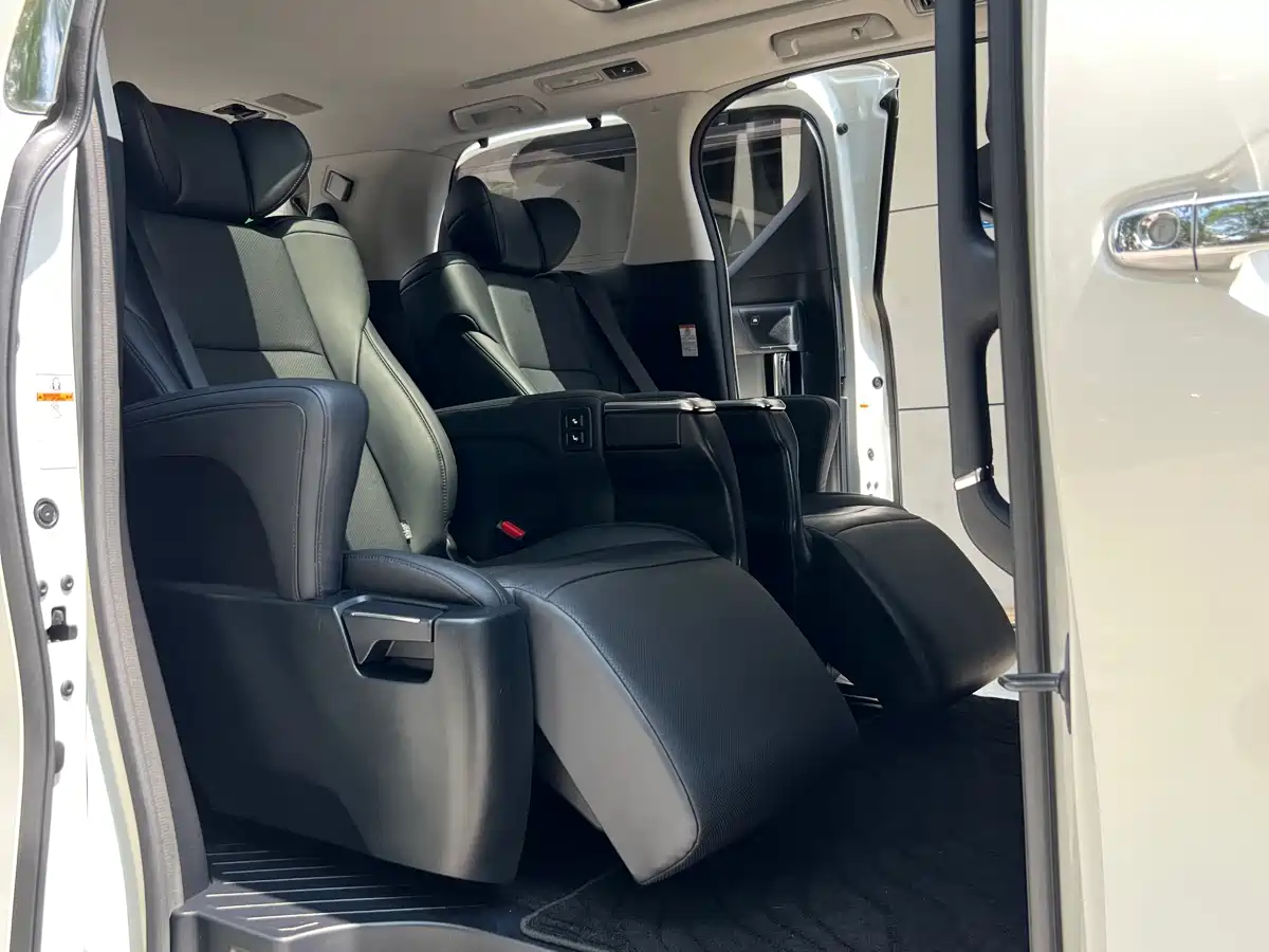 Toyota Vellfire фото 21