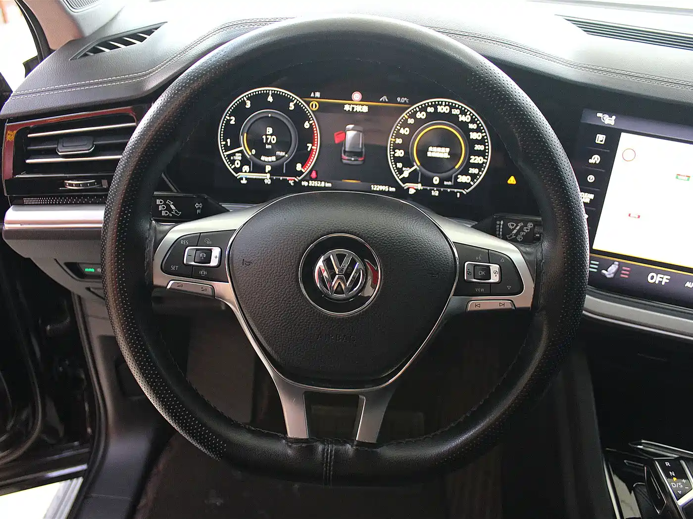 Volkswagen Touareg 2019 3.0TSI Sharp Edge Edition China VI фото 9
