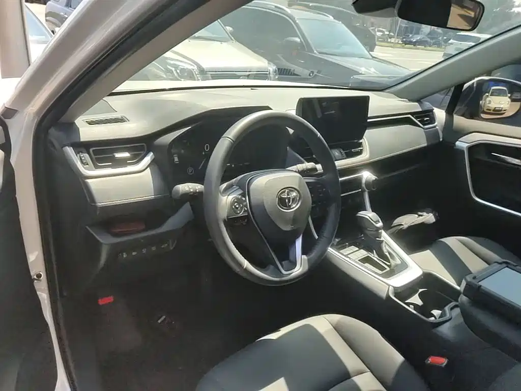Toyota RAV4 Rongfang 2024 2.0L CVT FWD Style Plus Edition фото 10