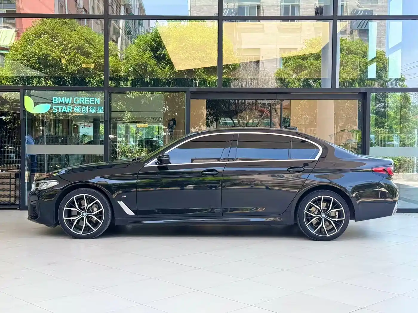 BMW 5 Series 2022 530Li Exclusive M Sport Package фото 3