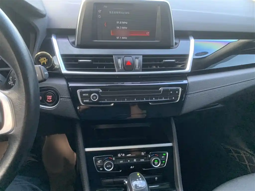 BMW 2 Series Touring 2018 218i M Sport Package фото 16