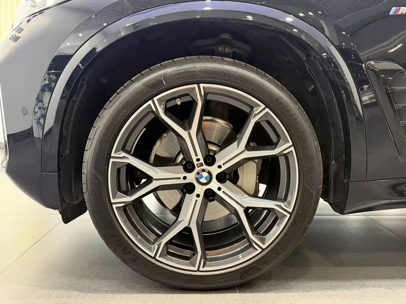 BMW X5 2023 xDrive 30Li Premium M Sport Black Night Package фото 19