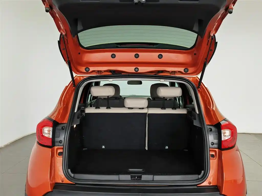 Renault Captur 2015 1.2T Automatic Comfort Edition фото 16