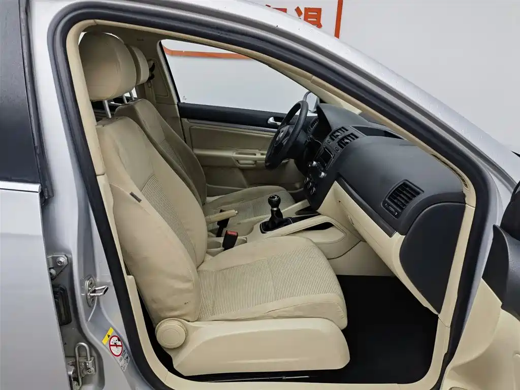 Volkswagen Sagitar 2011 1.6L Manual Comfort фото 23