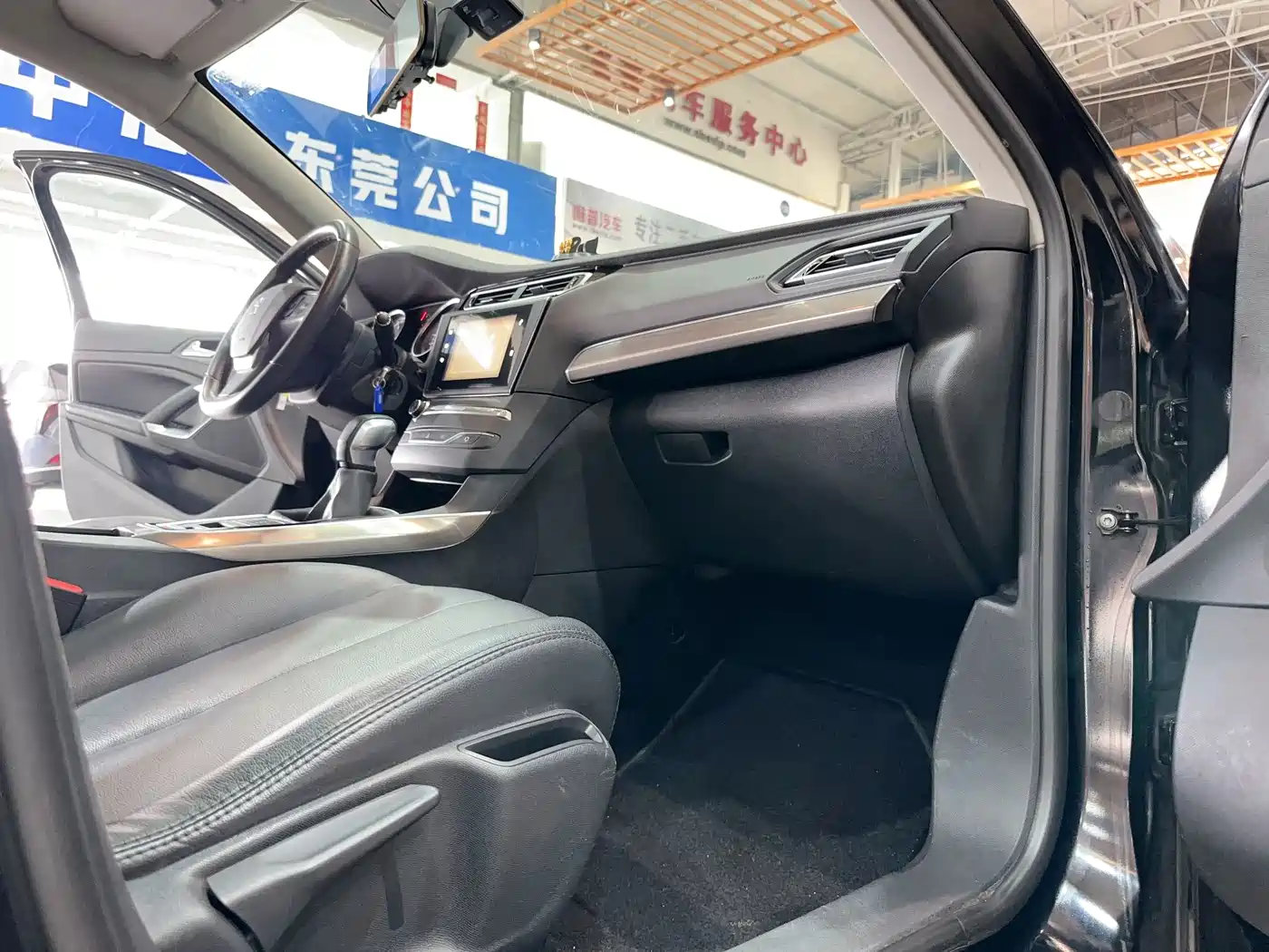 Peugeot 408 2015 Model 1.2T Automatic Luxury Edition фото 9