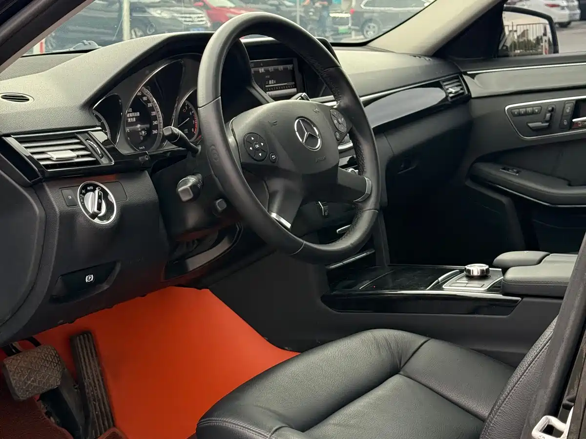 Mercedes-Benz E-Class 2013 Model E 260 L CGI Fashion фото 5