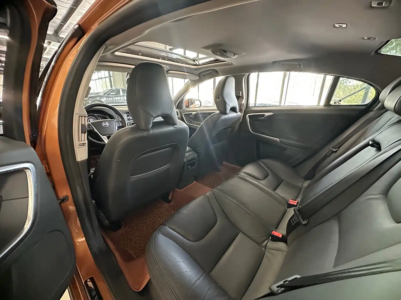 Фото 9 - Volvo S60