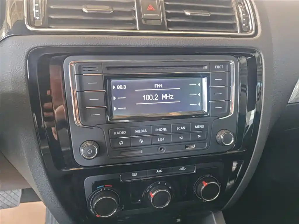 Volkswagen Sagitar 2015 1.6L Automatic Comfort фото 13